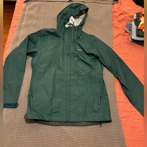 Dark green Patagonia rain jacket & windbreaker